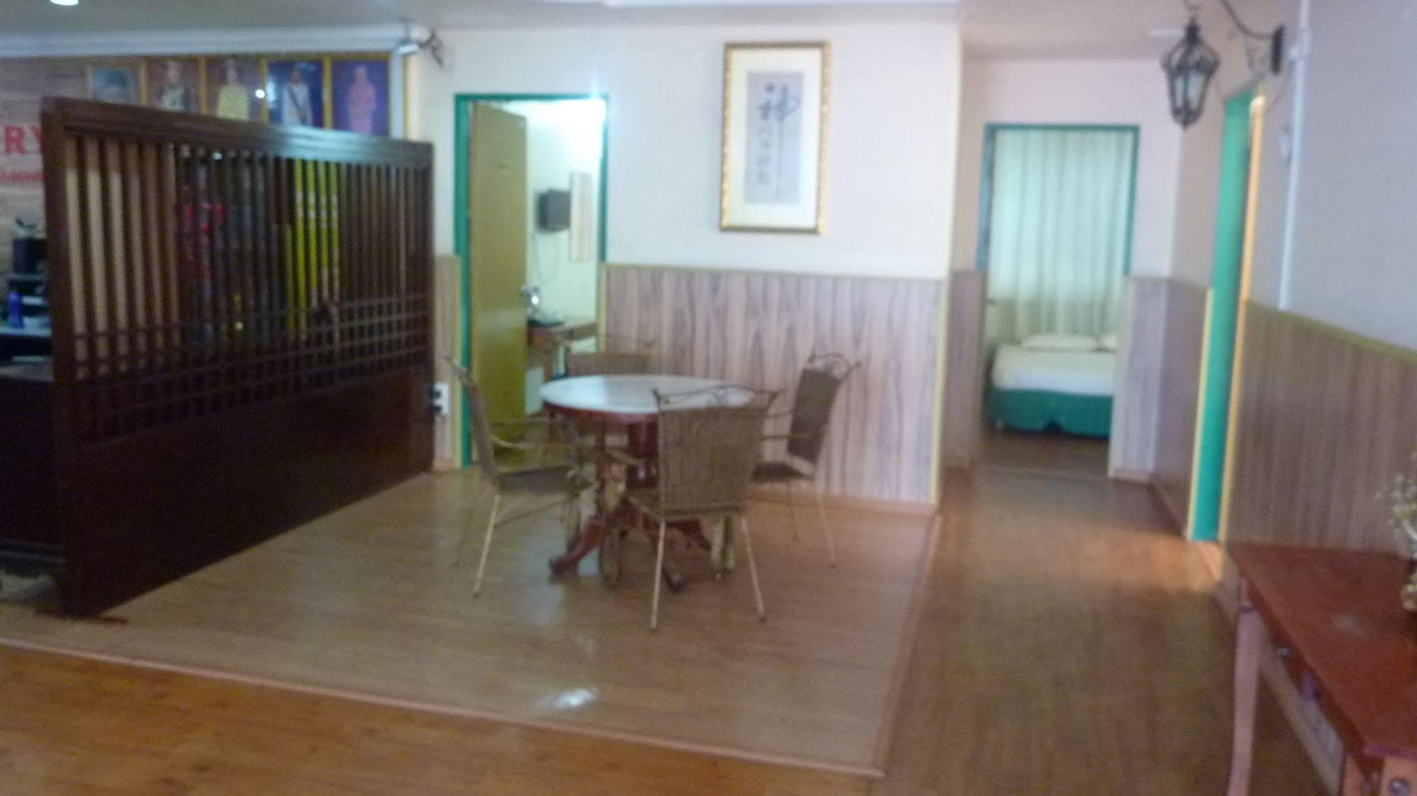 7 Hung Hung Inn Kota Kinabalu Eksteriør bilde