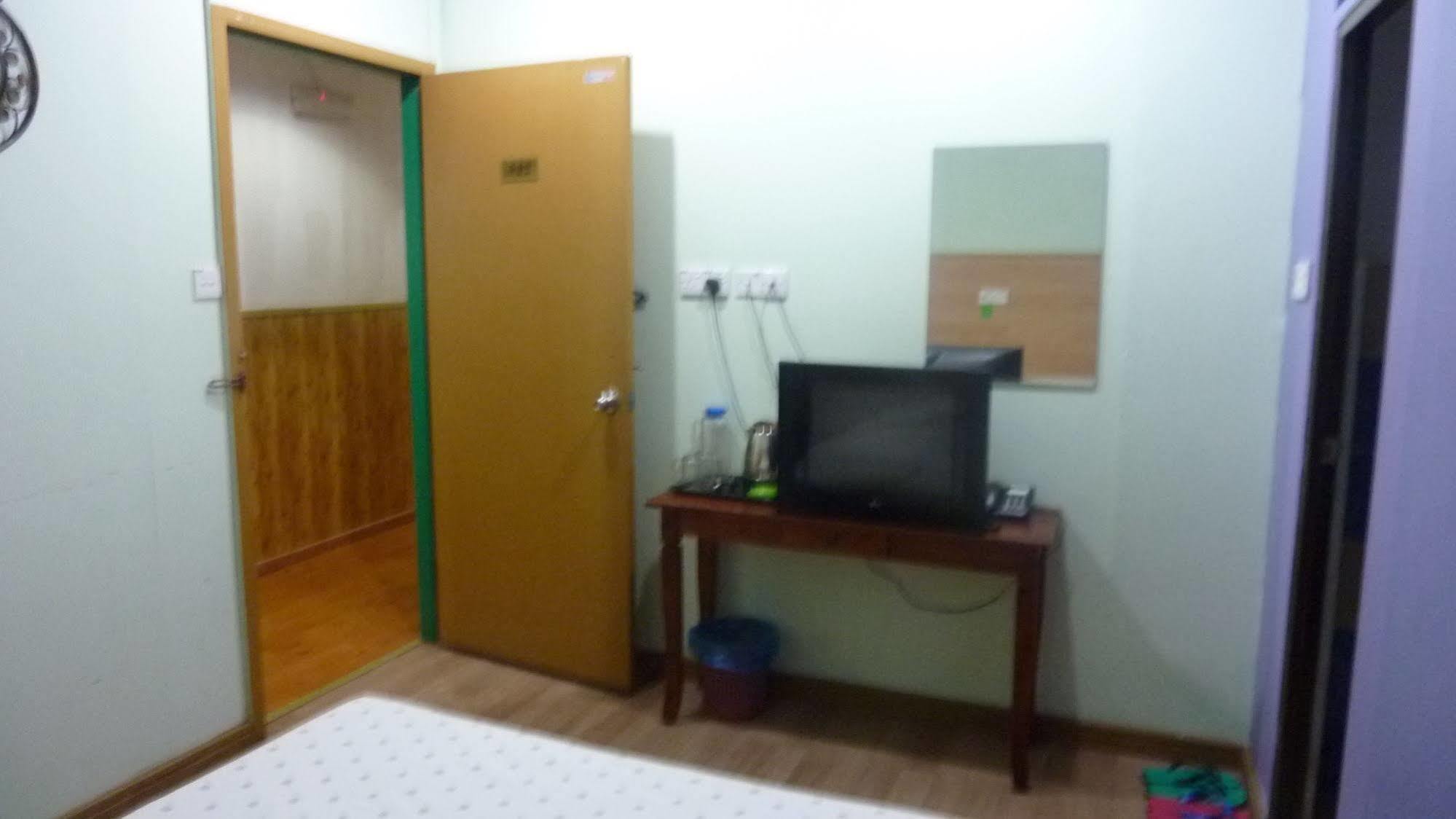 7 Hung Hung Inn Kota Kinabalu Eksteriør bilde
