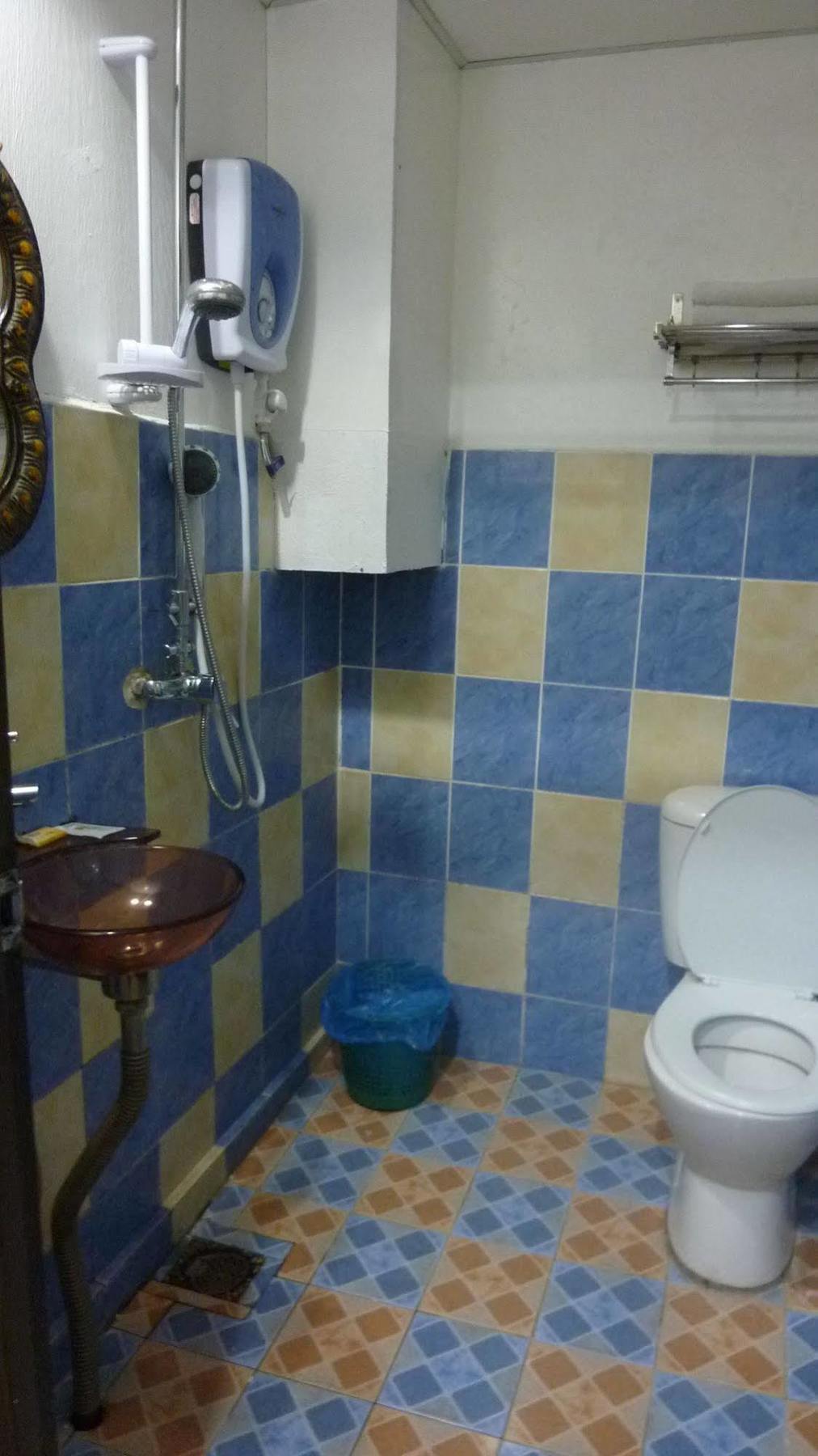 7 Hung Hung Inn Kota Kinabalu Eksteriør bilde