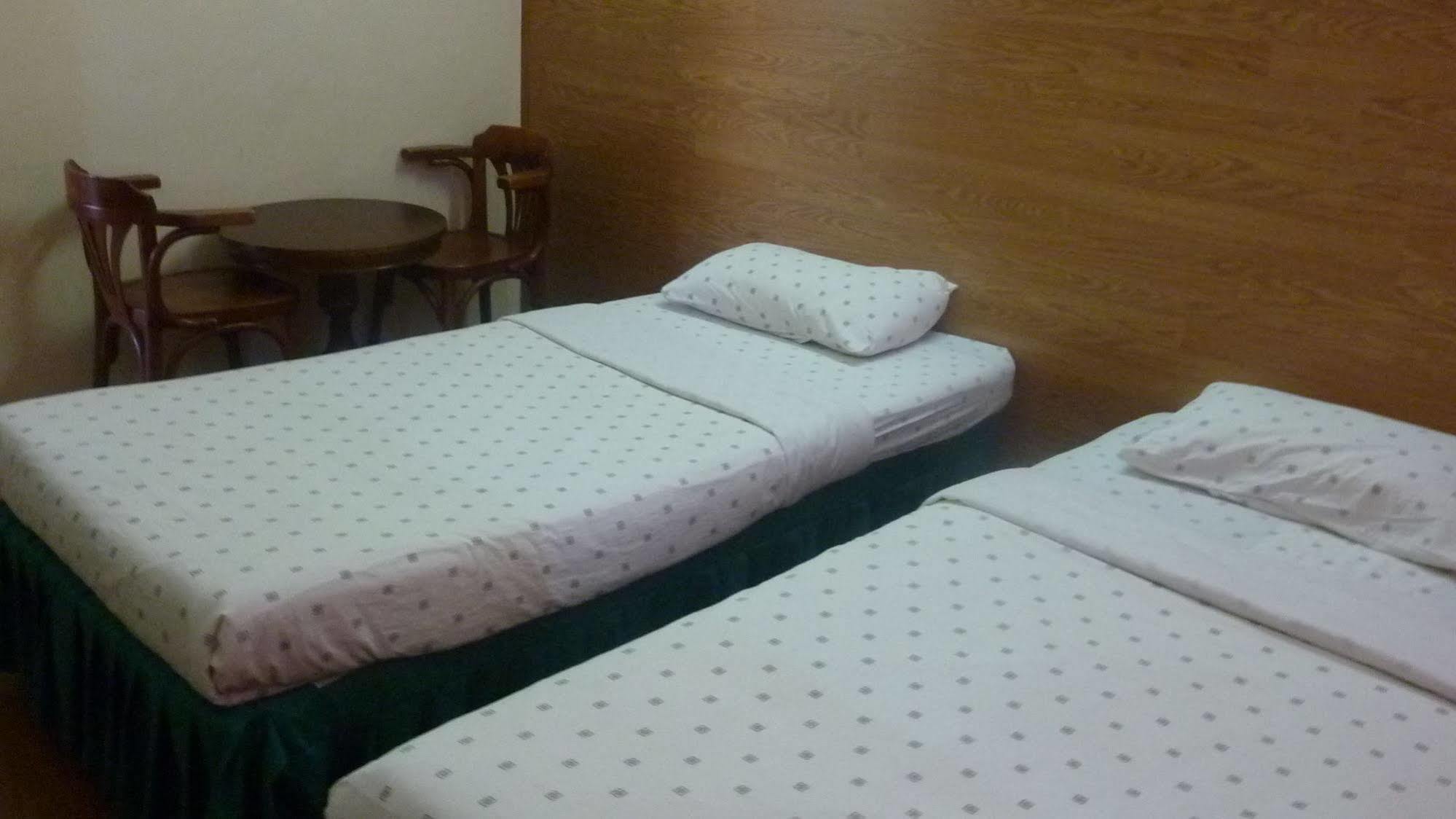 7 Hung Hung Inn Kota Kinabalu Eksteriør bilde
